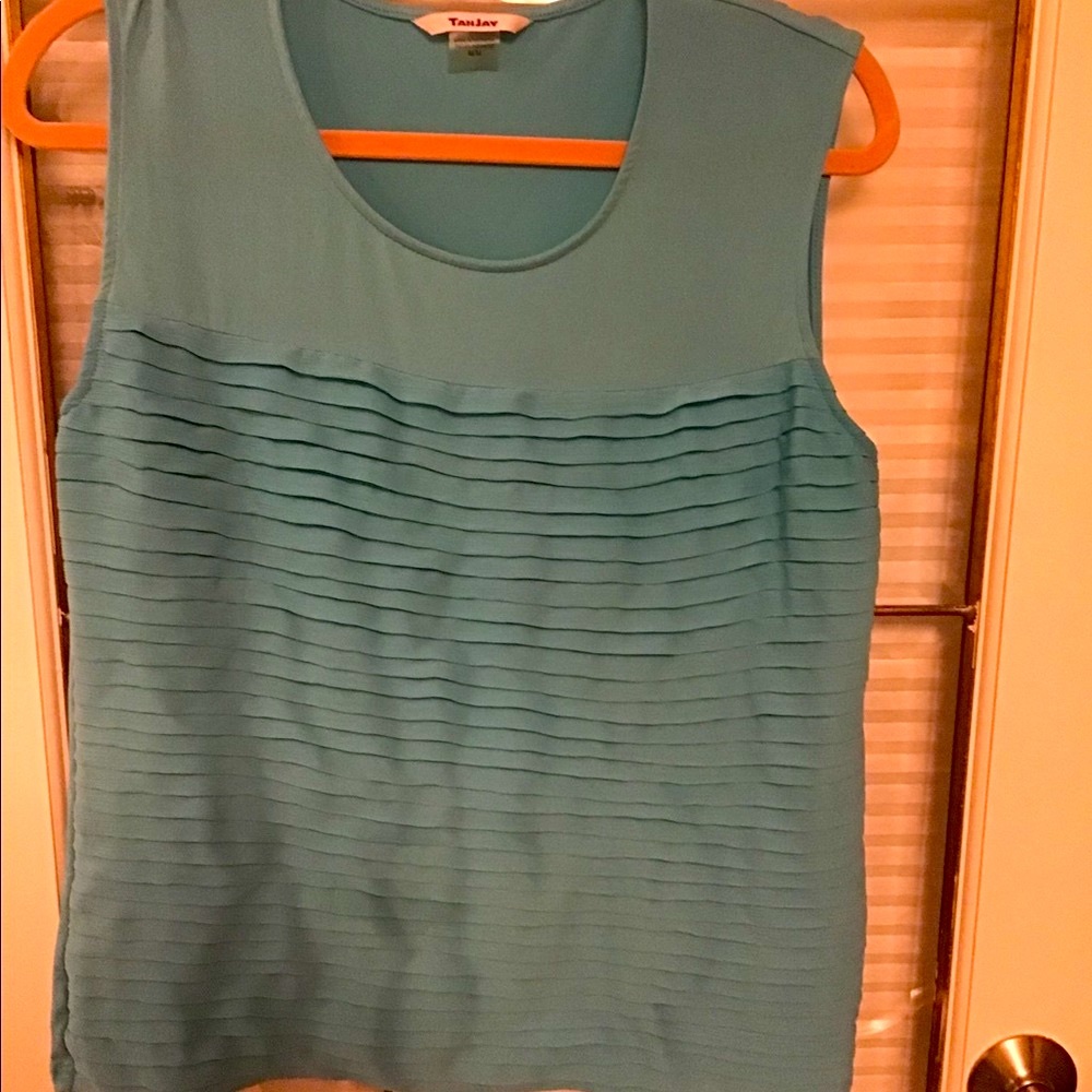 Tan jay dressy top. Pretty detail sz med